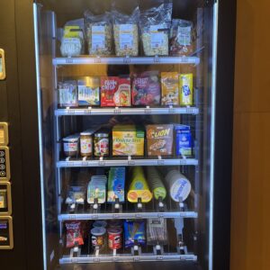 Lebensmittel und Snacks im Automaten