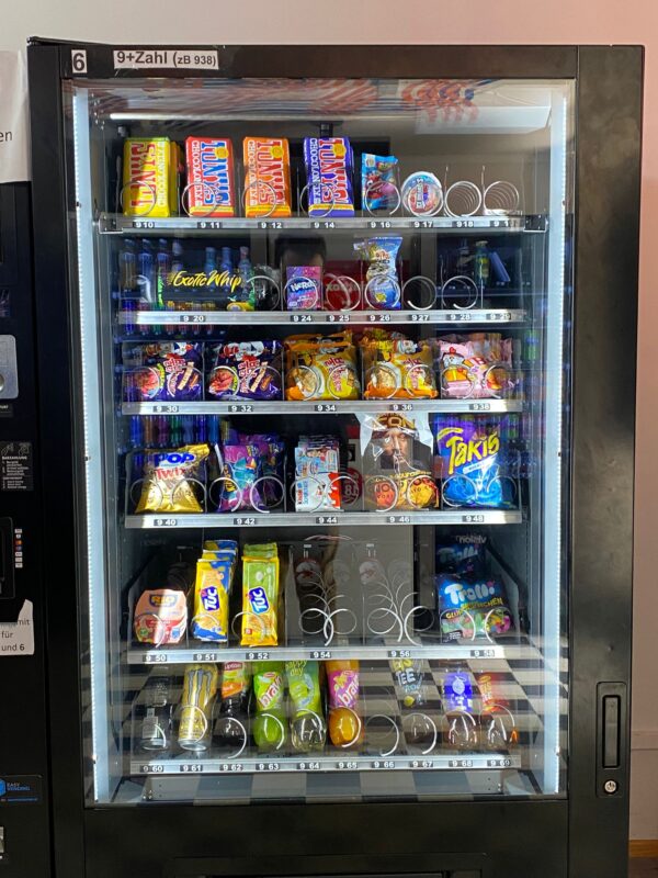 24h Automat mit exotic whip und instant nudeln
